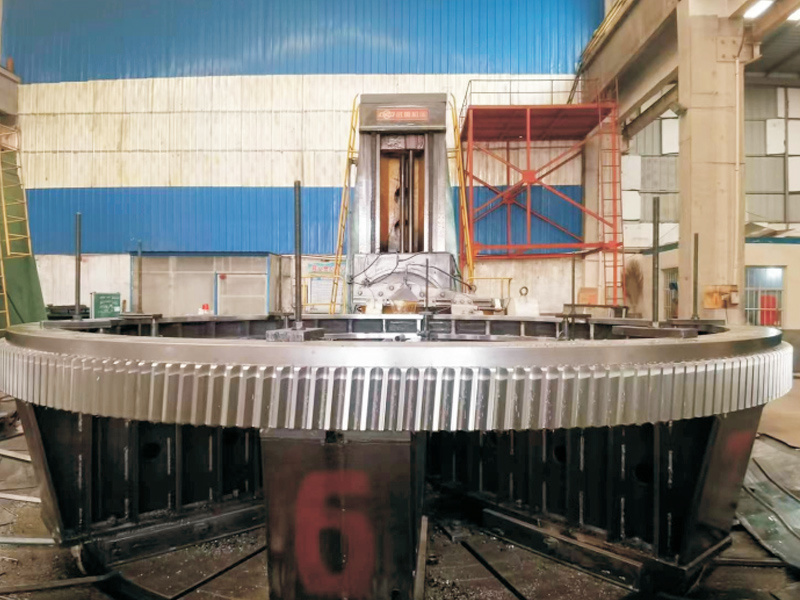 Wuhan Heavy Duty 8 meter CNC gear hobbing machine cutting girth gear