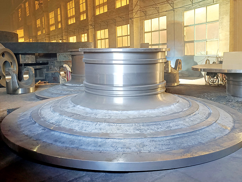 Large stainless steel casting for turbine component